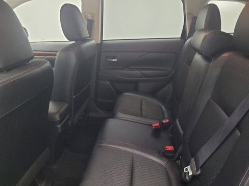 Used 2015 Mitsubishi Outlander GT image 18