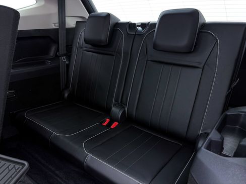 Used 2022 Volkswagen Tiguan SE FWD image 36