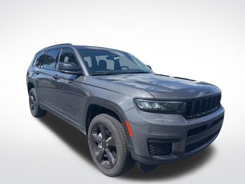 Used 2025 Jeep Grand Cherokee L Altitude RWD image 3