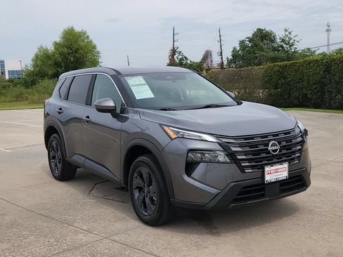Used 2026 Nissan Rogue SV FWD image 3