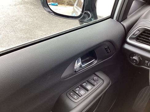 New 2026 Chrysler Pacifica Select image 4