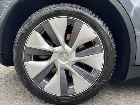 Used 2023 Tesla Model Y Long Range AWD/4WD image 17