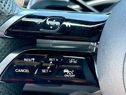 Used 2022 Mercedes-Benz SL 55 AMG 4MATIC w/ Driver Assistance Package image 11