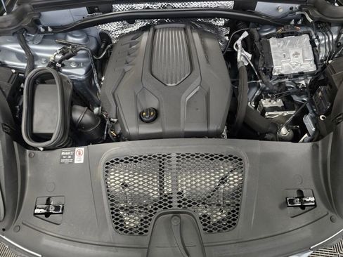 Certified 2025 Porsche Macan image 11