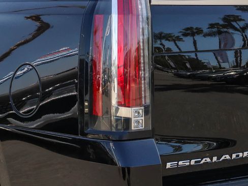Used 2015 Cadillac Escalade Luxury AWD/4WD image 9