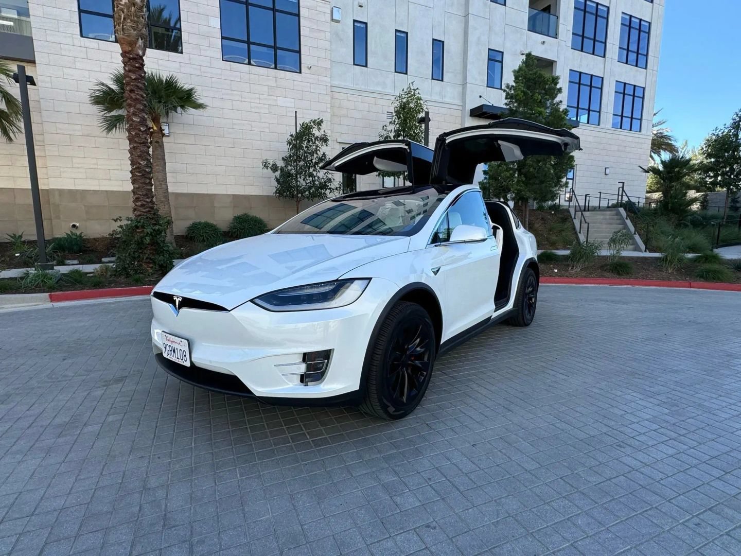 Used 2017 Tesla Model X 100D AWD/4WD image 3