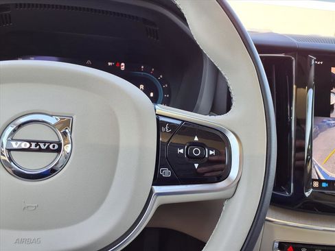 Certified 2024 Volvo XC60 B5 Plus w/ Protection Package Premier image 27