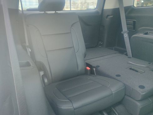 Used 2023 GMC Acadia SLT w/ Elevation Edition image 16