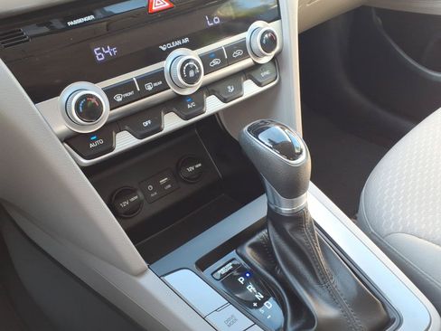 Used 2020 Hyundai Elantra SEL FWD image 19