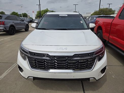 Used 2025 Kia Seltos S image 2