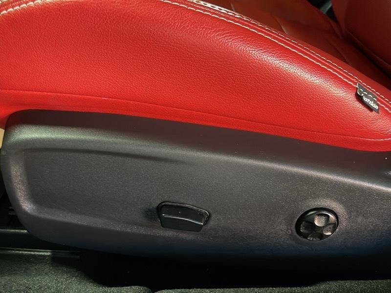 Used 2013 Dodge Challenger SRT8 w/ Harman Kardon Audio Group RWD image 28