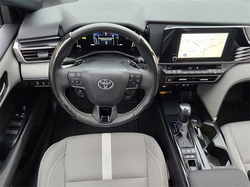 Used 2025 Toyota Camry SE w/ Convenience Package image 16
