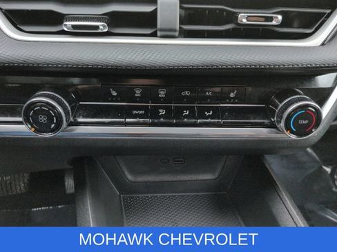 Certified 2025 Chevrolet Equinox LT w/ Safety and Technology Package AWD/4WD image 18