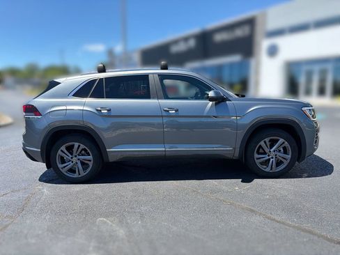 Certified 2024 Volkswagen Atlas Cross Sport SEL R-Line AWD/4WD image 4