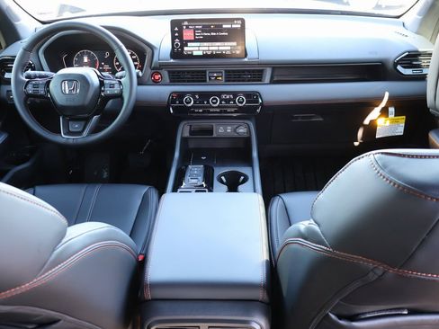 Certified 2025 Honda Pilot TrailSport image 14