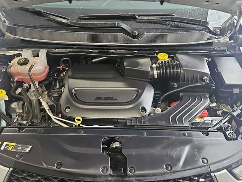 Used 2023 Chrysler Pacifica Touring-L FWD image 17