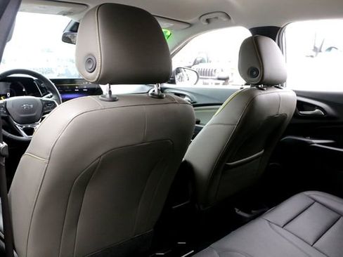 Used 2025 Chevrolet Trax ACTIV w/ Driver Confidence Package FWD image 24