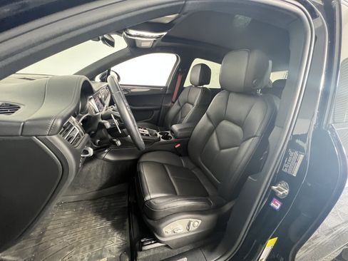 Certified 2022 Porsche Macan S AWD/4WD image 5