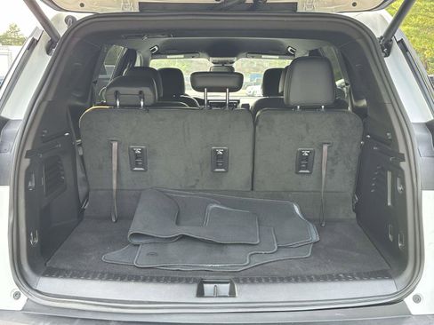 Used 2024 GMC Acadia Elevation image 8