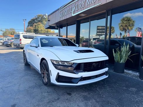 Used 2024 Ford Mustang GT Premium RWD image 4