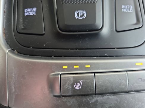 Used 2025 Kia Carnival image 22