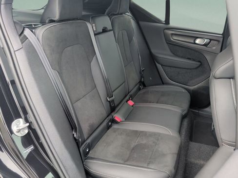 Used 2025 Volvo XC40 B5 Plus AWD/4WD image 14