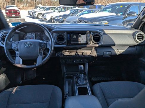 Used 2019 Toyota Tacoma TRD Off-Road w/ Technology Package image 21