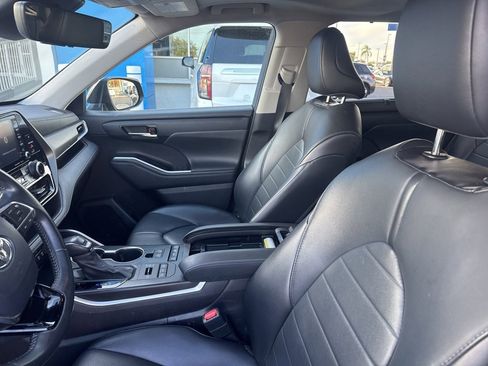 Used 2021 Toyota Highlander XLE image 14