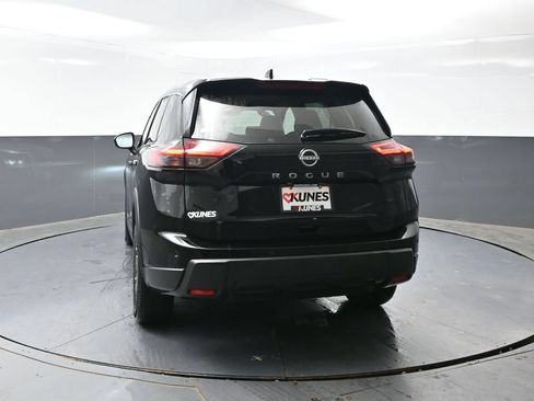Used 2025 Nissan Rogue SV FWD image 12