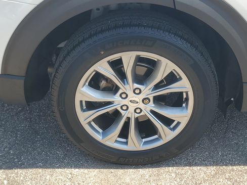 Used 2022 Ford Explorer Limited AWD/4WD image 7