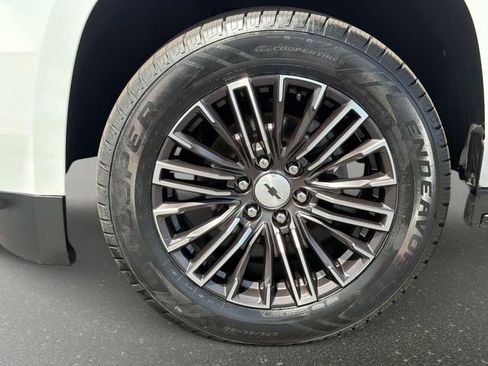 Used 2018 Chevrolet Suburban Premier image 10