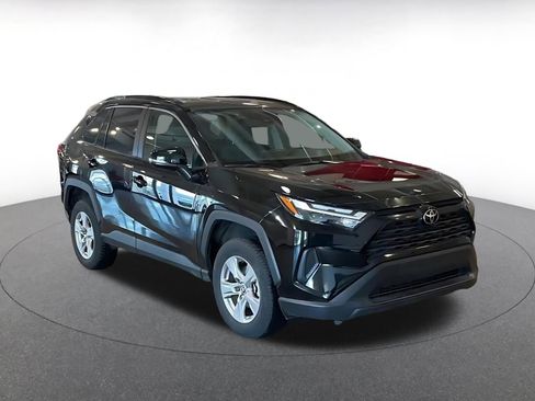 Used 2025 Toyota RAV4 XLE image 3