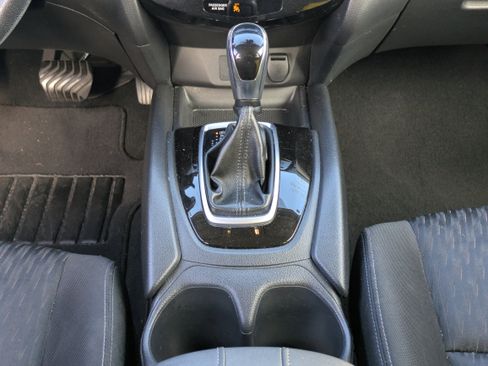 Used 2019 Nissan Rogue SV image 20