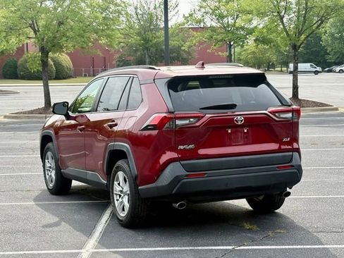 Used 2019 Toyota RAV4 XLE FWD image 5
