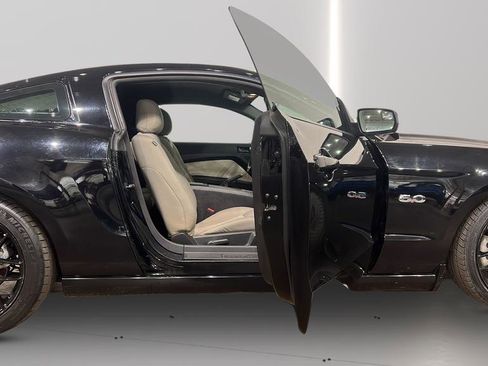 Used 2013 Ford Mustang GT image 17