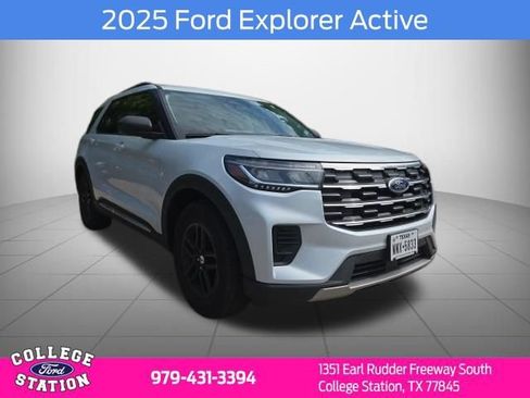 Used 2025 Ford Explorer Active RWD image 1