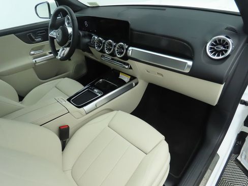 Certified 2025 Mercedes-Benz GLB 250 image 18