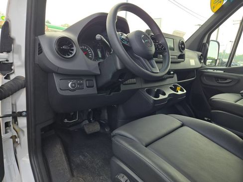 Used 2024 Mercedes-Benz Sprinter 2500 image 22