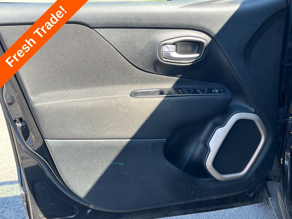 Used 2017 Jeep Renegade Latitude FWD image 17