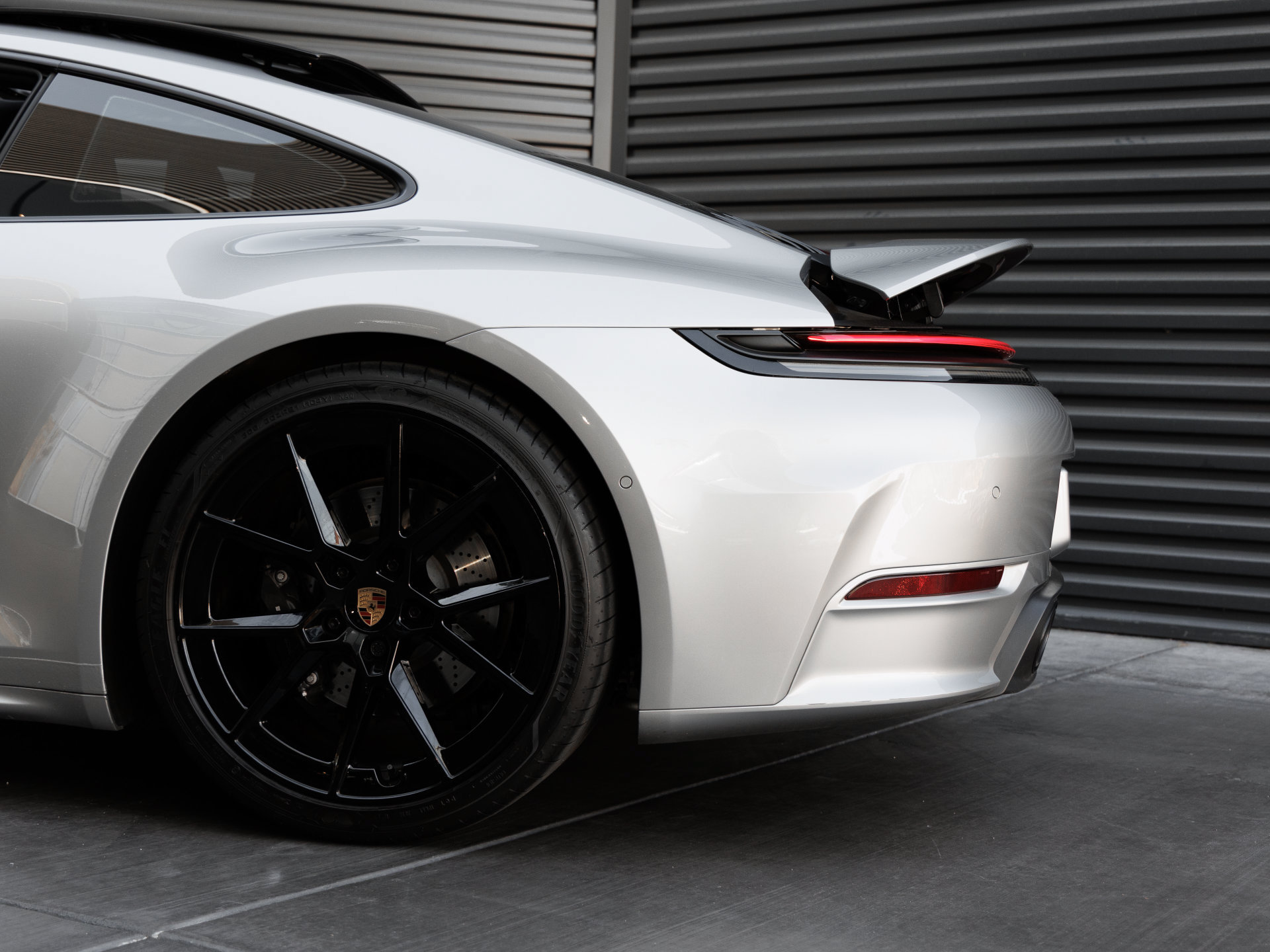 Certified 2025 Porsche 911 Carrera RWD image 28