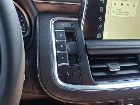 Used 2023 Chevrolet Tahoe Premier AWD/4WD image 16
