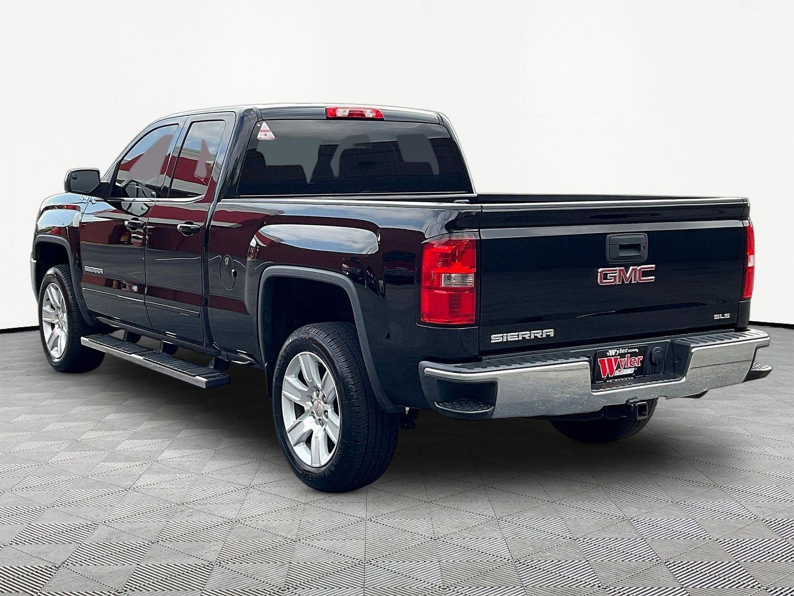 Used 2018 GMC Sierra 1500 SLE w/ SLE Value Package AWD/4WD image 4