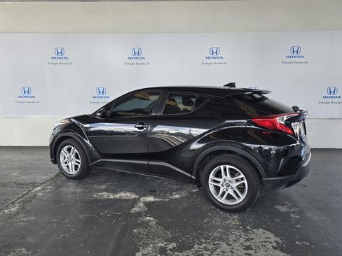 Used 2022 Toyota C-HR XLE image 4
