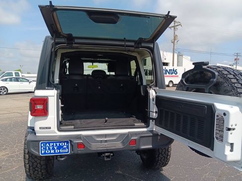 Used 2020 Jeep Wrangler Unlimited Sahara w/ Safety Group AWD/4WD image 6
