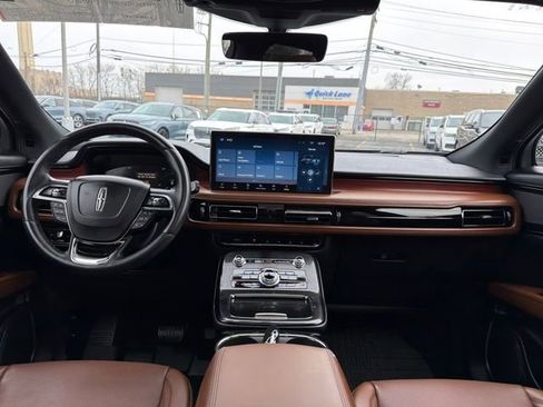 Used 2023 Lincoln Nautilus Reserve image 16