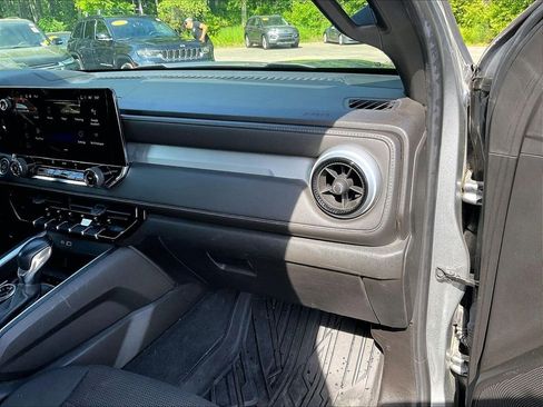 Used 2023 Chevrolet Colorado LT AWD/4WD image 13