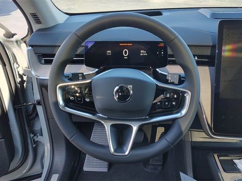 New 2025 Volvo EX90 Ultra image 13