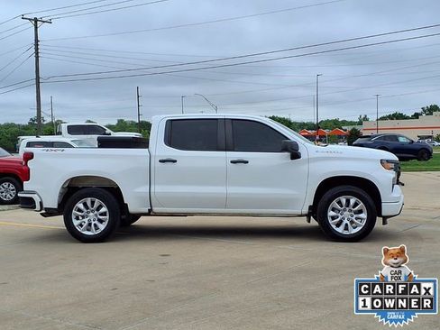 Used 2023 Chevrolet Silverado 1500 Custom AWD/4WD image 2