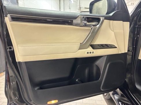 Used 2023 Lexus GX 460 Premium image 11