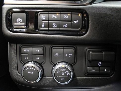 New 2026 GMC Yukon Elevation w/ Elevation Premium Package AWD/4WD image 23